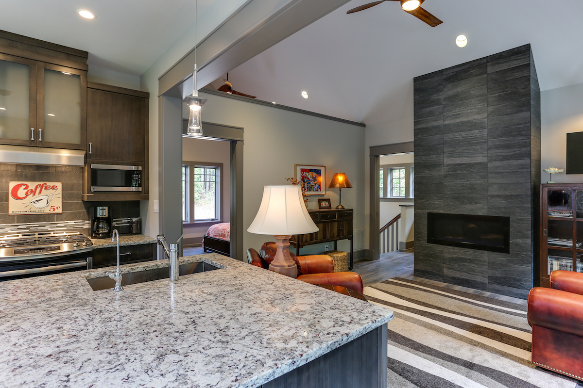 RuftyHomes_160BlueVelvet_Perry-15